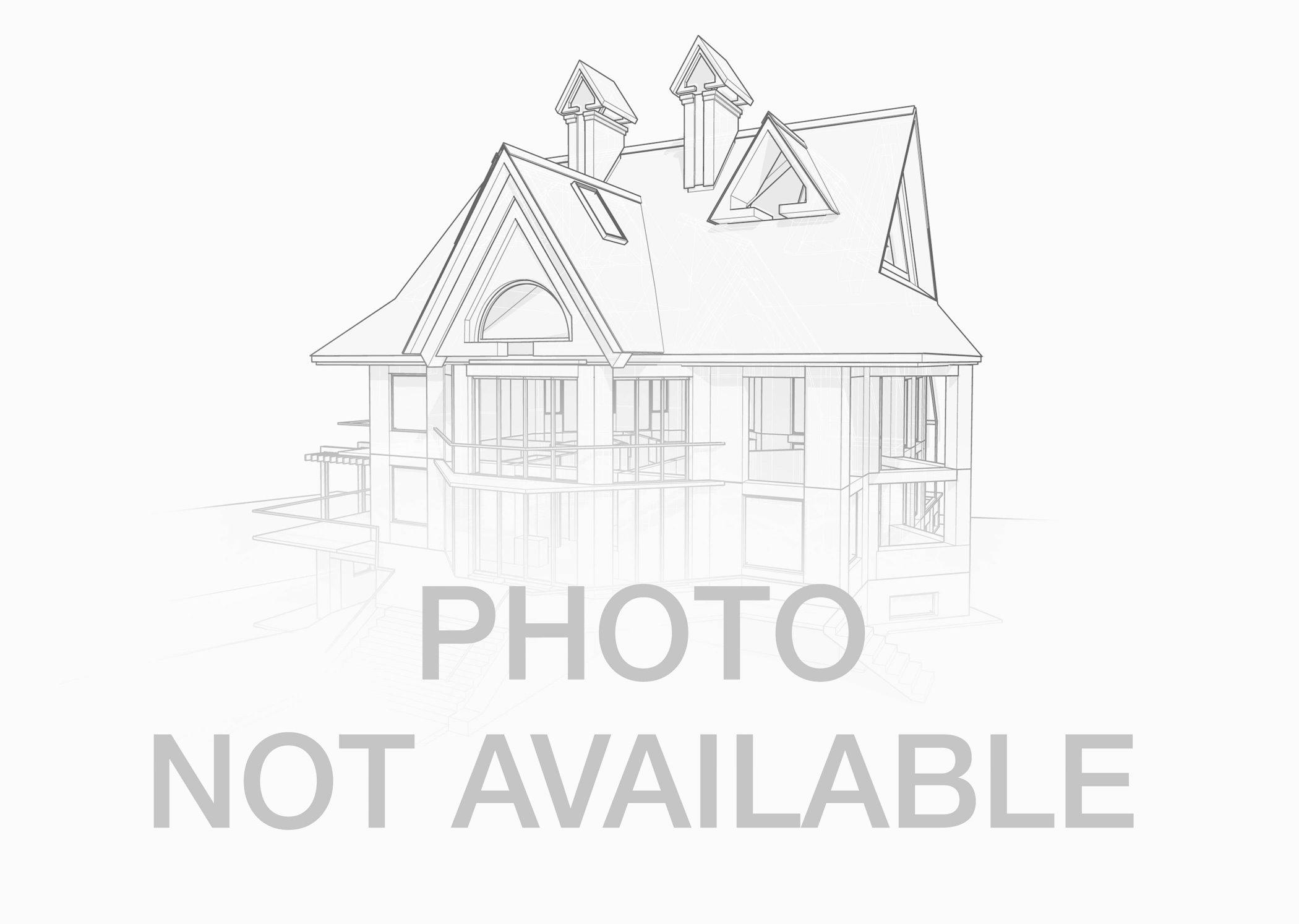 631 W ROSCOE Street 